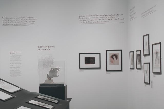 Beschriftung der Ausstellung "Le Broyeur de Sombre" im Musée Bourdelle Le Broyeur de sombre