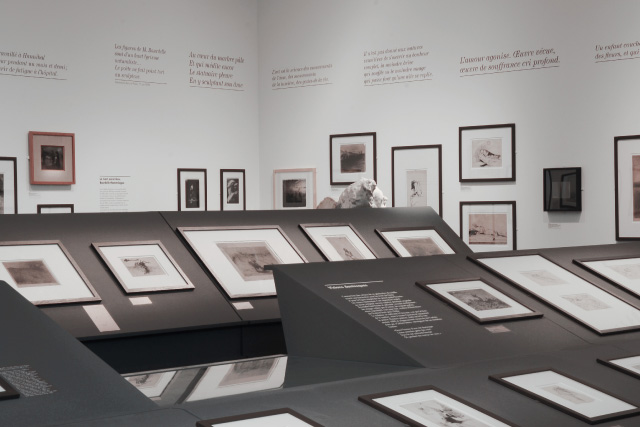Beschriftung der Ausstellung "Le Broyeur de Sombre" im Musée Bourdelle Le Broyeur de Sombre