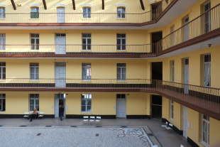 Ausstellungsbeschriftung des Familistère de Guise Familistere de Guise